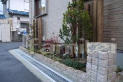 花壇 ピンコロ石柱 木製角柱