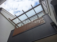 木製調ベランダ屋根 YKKサザンテラスパーゴラタイプ2階