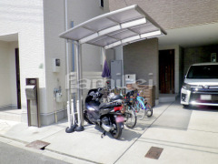 自転車バイク屋根 YKKレイナポート ベランダ屋根 LIXILスピーネ3階