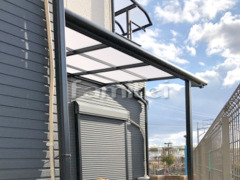 雨除け屋根 LIXILスピーネ1階 木製調目隠しフェンス塀
