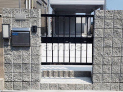 化粧ブロック門柱 駐車場シャッター車庫