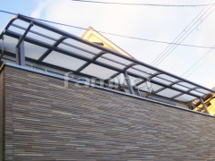 ベランダ屋根 LIXILスピーネ2階連棟 人工木ウッドデッキ YKKリウッド
