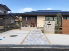 土間コンクリート 土間コンクリート シンプル 乱形石張り (床石貼り) 乱形石張りのみ ホワイト 石・ストーン調 壁タイル張り タカショー 木製調 セラ ウォール RC杉板