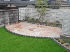 お庭 床石貼り 乱形石 石英岩 レンガ花壇 ユニソン ソイルレンガ