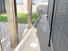 犬走り 防犯砂利敷き バラス砕石 防草シート加工