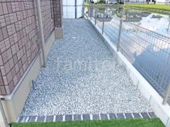 犬走り 防犯砂利敷き バラス砕石 防草シート加工