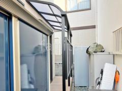 雨除け屋根 人工木材ウッドデッキ サイクルポート