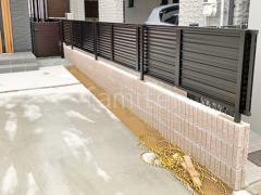 雨除け屋根 人工木材ウッドデッキ 勝手口門扉 目隠しフェンス塀 カーポート