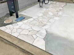 玄関アプローチ 床石貼り 乱形石 石英岩