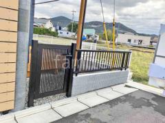 ブロック塀 (化粧ブロック) ユニソン シャモティ 片開き 門扉 YKKAP シンプレオTB1型 たて格子 ブロック塀 (化粧ブロック) ユニソン ジャスティ アルミ形材 フェンス YKKAP シンプレオT1型 縦格子24本