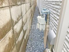 犬走り 防犯砂利敷き バラス砕石 防草シート加工