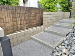 玄関アプローチ階段 床洗い出し仕上げ 四国化成 リンクストーンM