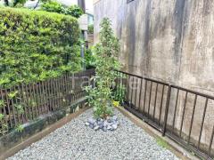 シンボルツリー キンモクセイ ロックガーデン 栗石敷き