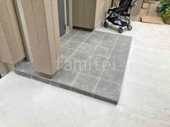 玄関アプローチ 床タイル貼り LIXIL グレイスランド