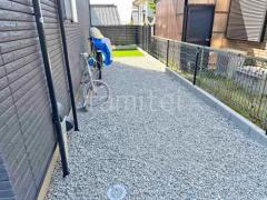 犬走り 防犯砂利敷き バラス砕石 防草シート加工