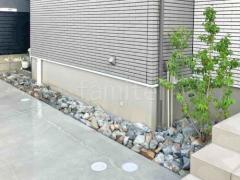 ロックガーデン 栗石敷き