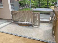 玄関アプローチ 床洗い出し仕上げ 淡路三分
